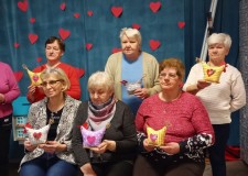 Powiększ zdjęcie Prezentacja prac w wykonaniu seniorek.